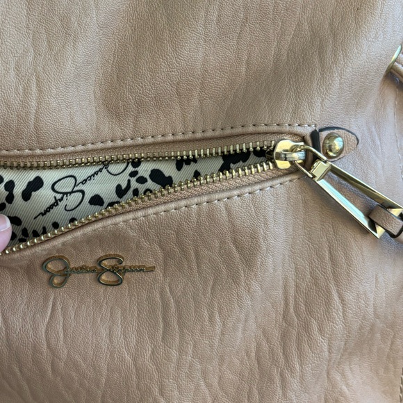 Jessica Simpson purse, light pink, black and white design inside, gold zipper - Picture 7 of 7